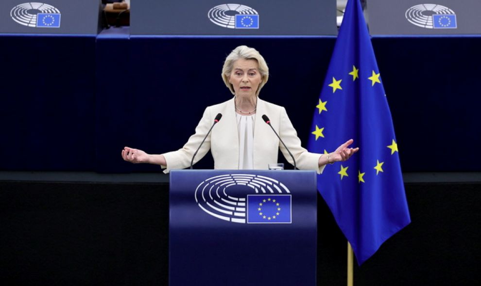 Η Ούρσουλα φον ντερ Λάιεν τίμησε ως «ήρωες» τους πιλότους που σκοτώθηκαν στις δασικές πυρκαγιές στην Ελλάδα