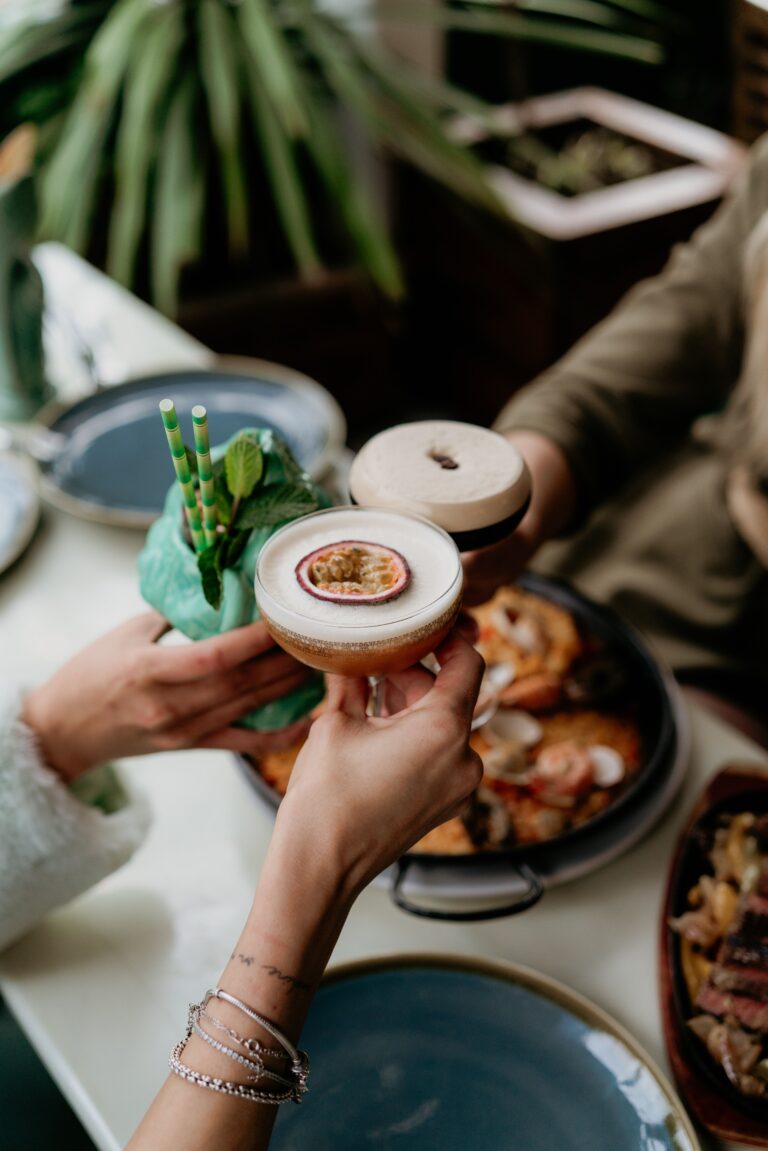 Η Αθήνα είναι η καλύτερη πόλη για cocktails. Δεν το λέμε εμείς, κέρδισε βραβείο