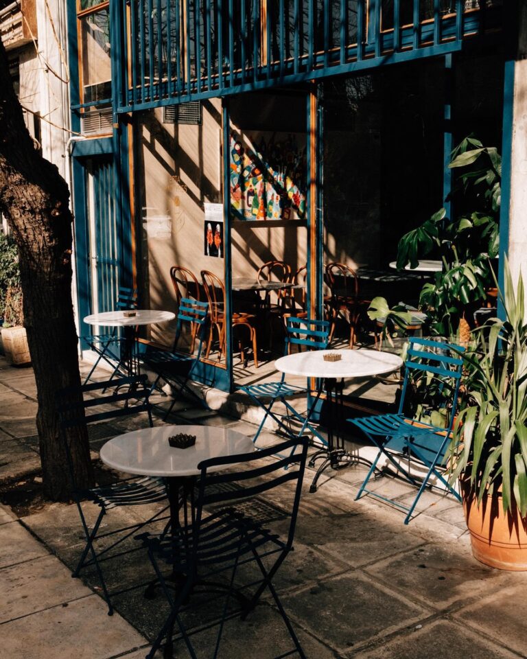 Το μπαρ Επτά Μάρτυρες, στον Νέο Κόσμο