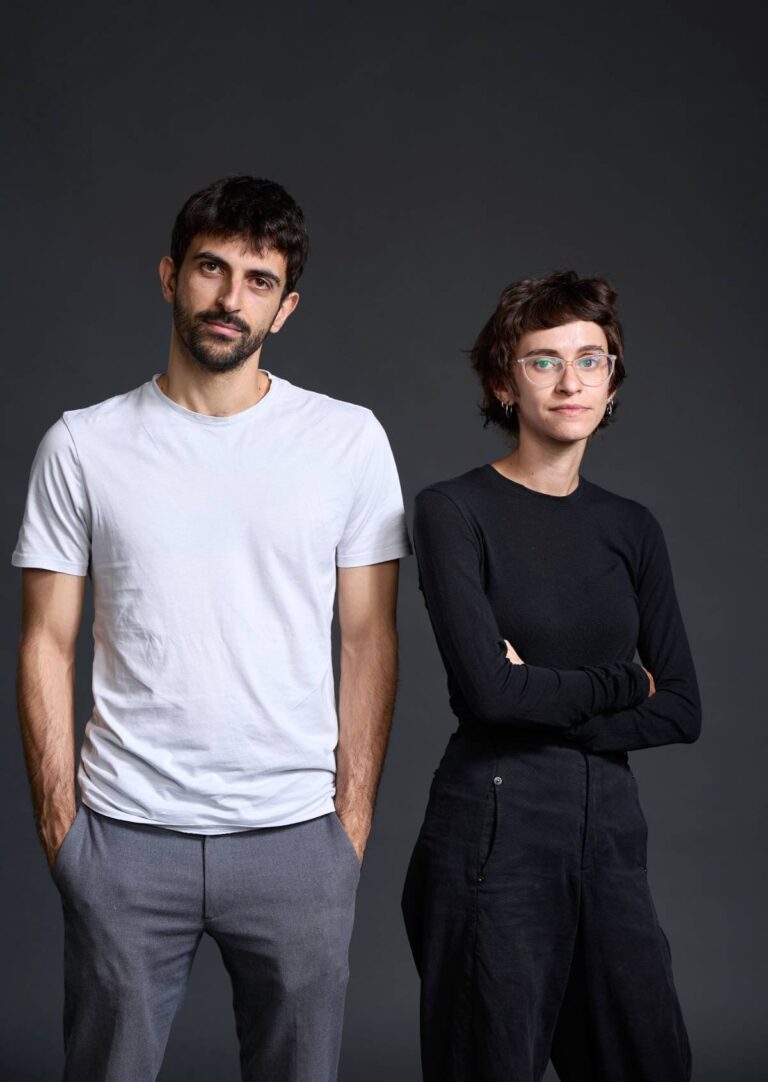 @Onasis, Φωτογραφια: David Levene/ Yuval Abraham και Rachel Szor