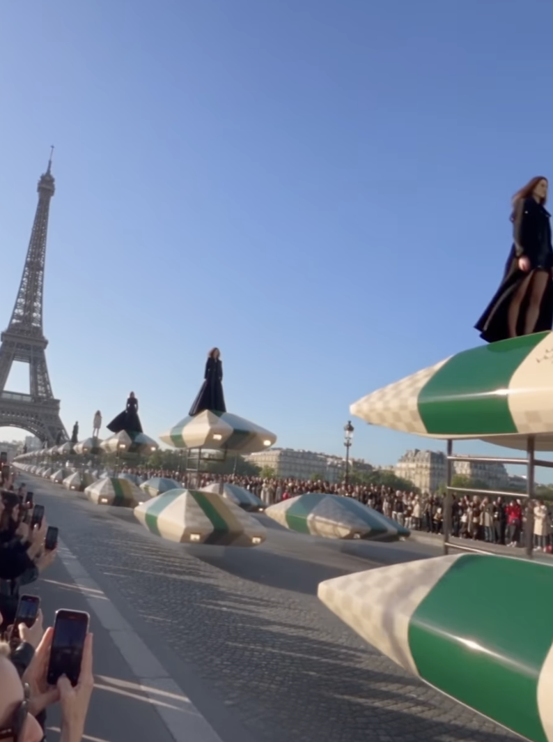 Louis Vuitton, back to the future στιγμή – «Το 2026 θα έχουμε ιπτάμενα αυτοκίνητα»: Τα ιπτάμενα αυτοκίνητα…